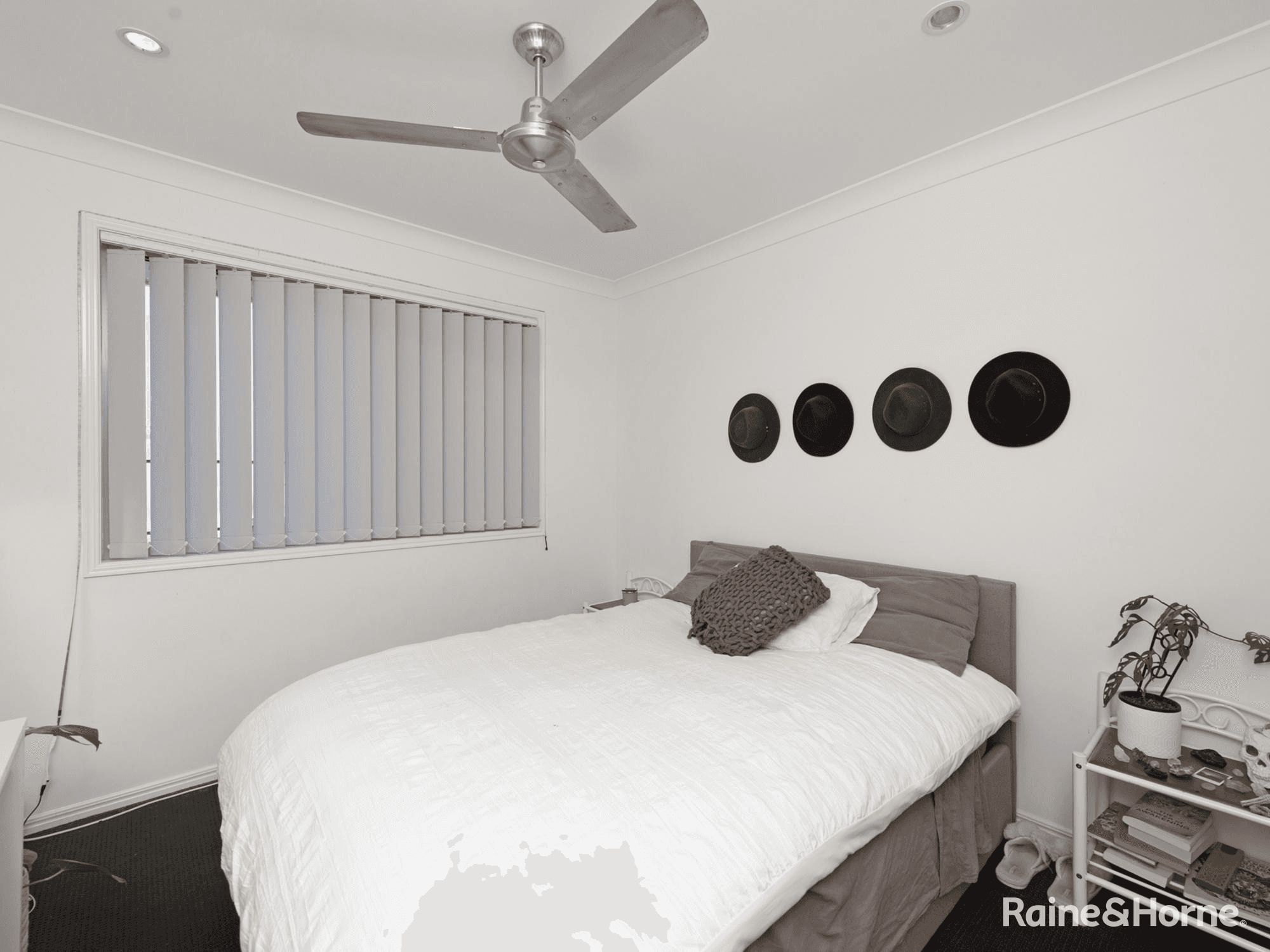 9 Joanne Court, GLENEAGLE, QLD 4285