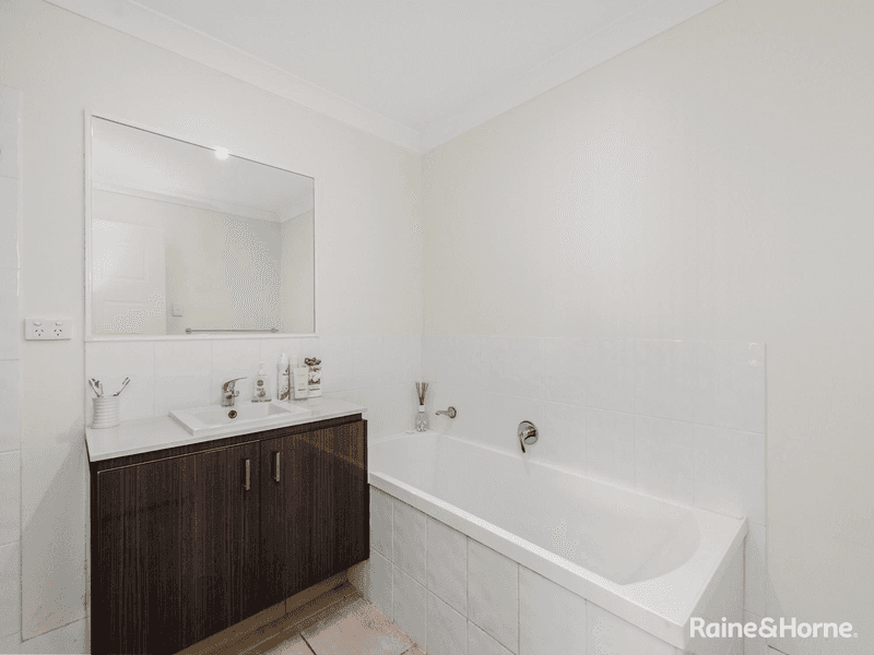 9 Joanne Court, GLENEAGLE, QLD 4285