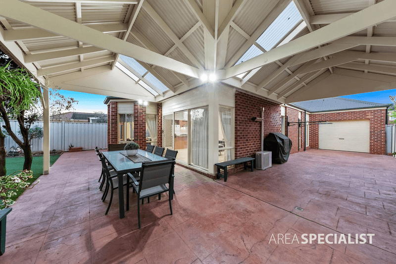 34 Ranmore Grove, CAROLINE SPRINGS, VIC 3023