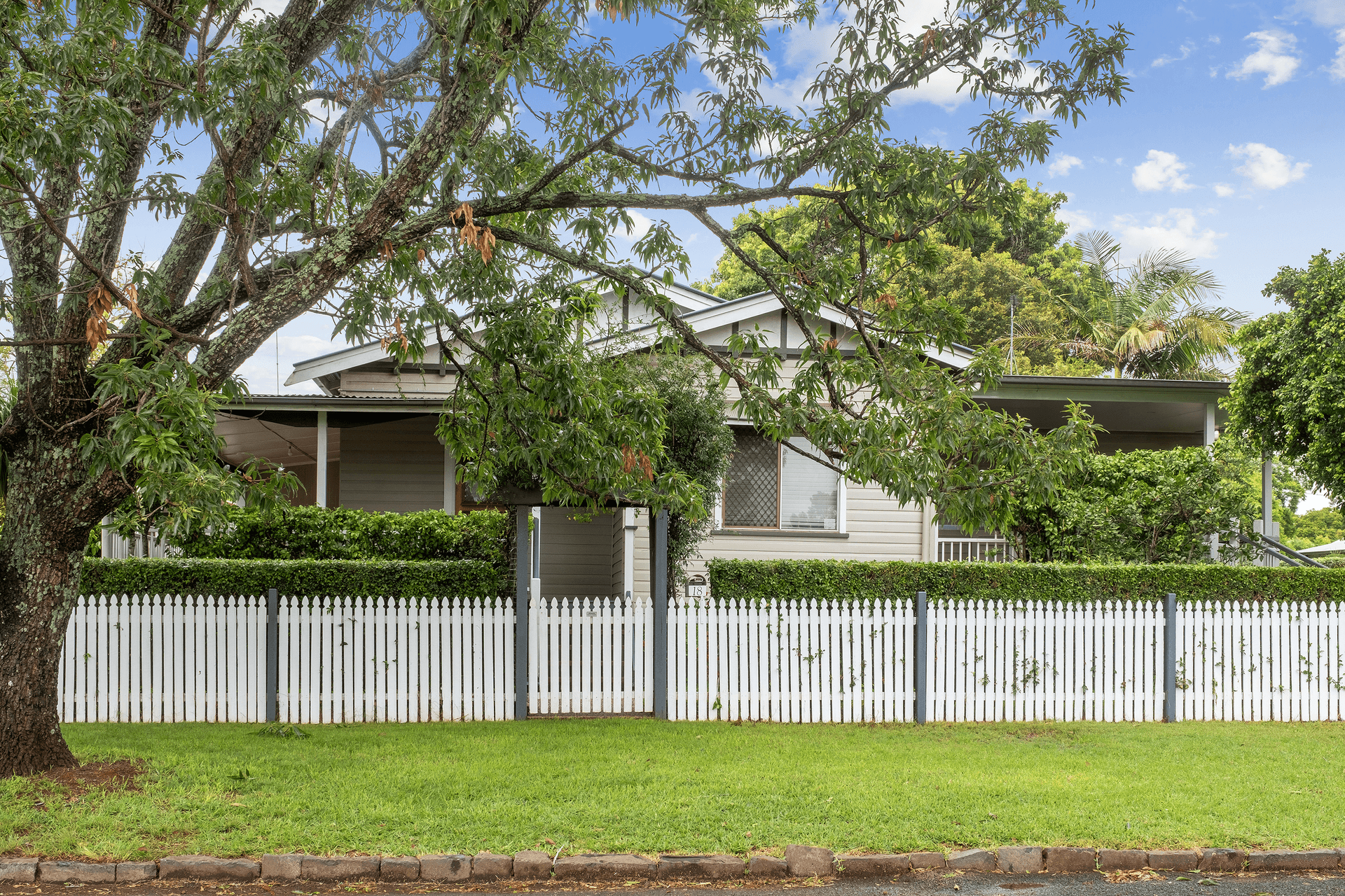 18 Leonard Street, East Toowoomba, QLD 4350