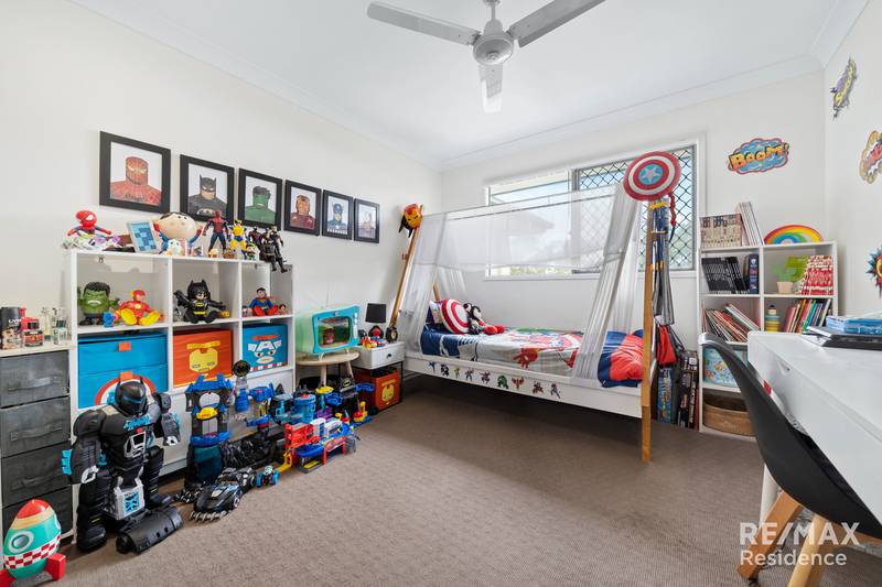 4 Dusk Place, CRESTMEAD, QLD 4132