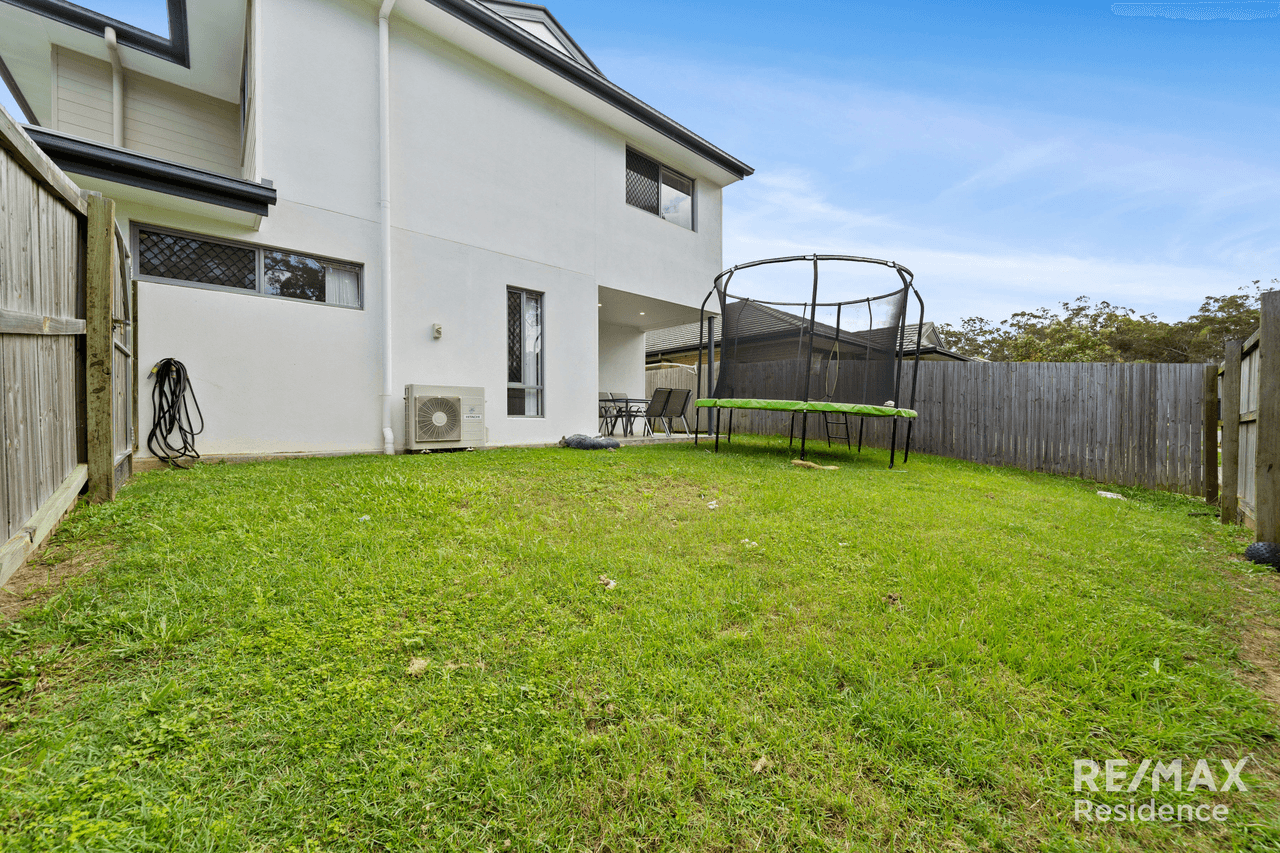 4 Dusk Place, CRESTMEAD, QLD 4132