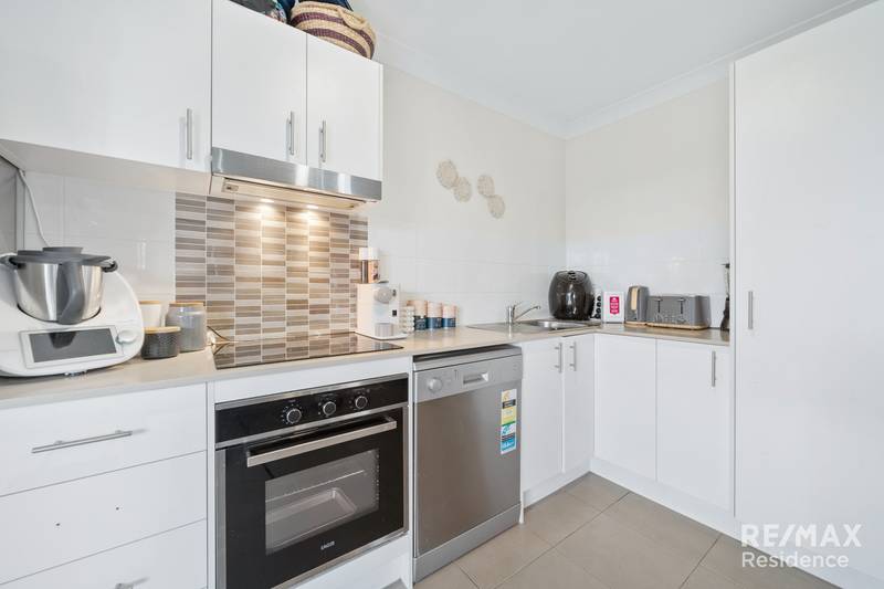 4 Dusk Place, CRESTMEAD, QLD 4132