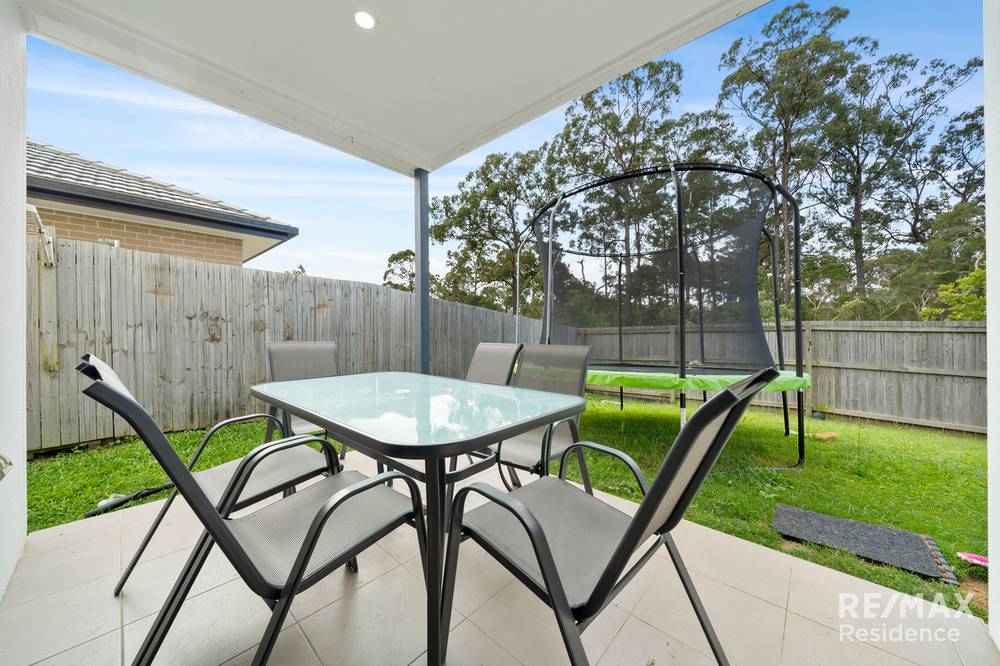 4 Dusk Place, CRESTMEAD, QLD 4132