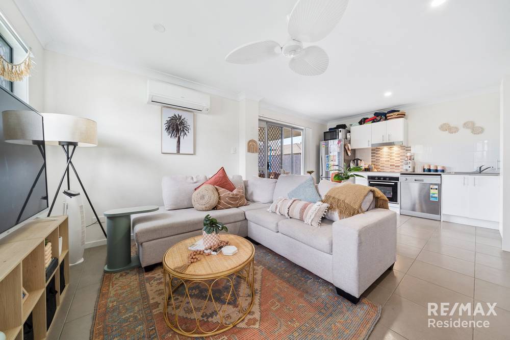 4 Dusk Place, CRESTMEAD, QLD 4132