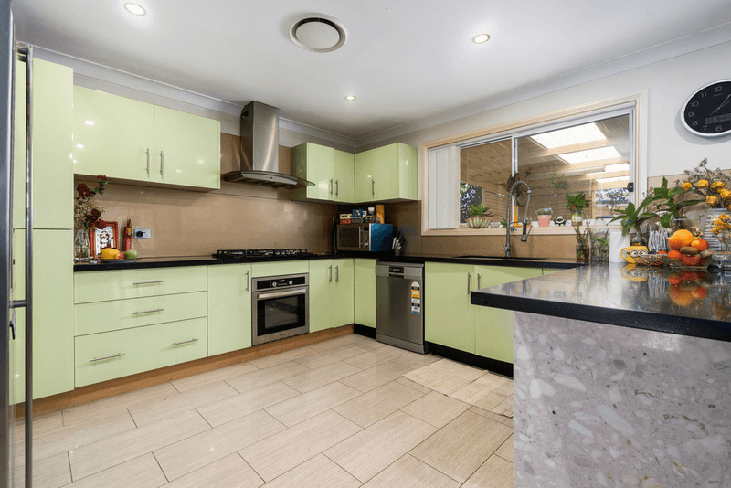 17 Welwyn Road, CANLEY HEIGHTS, NSW 2166