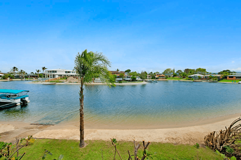 15 Weatherly Avenue, MERMAID WATERS, QLD 4218