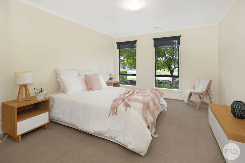 2 Sandon Place, DELACOMBE, VIC 3356