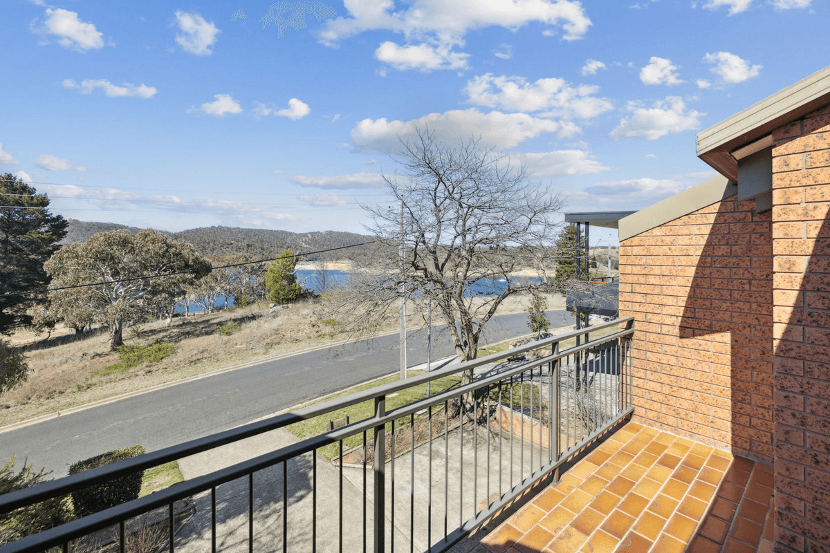 2/33 Cobbon Crescent, Jindabyne, NSW 2627