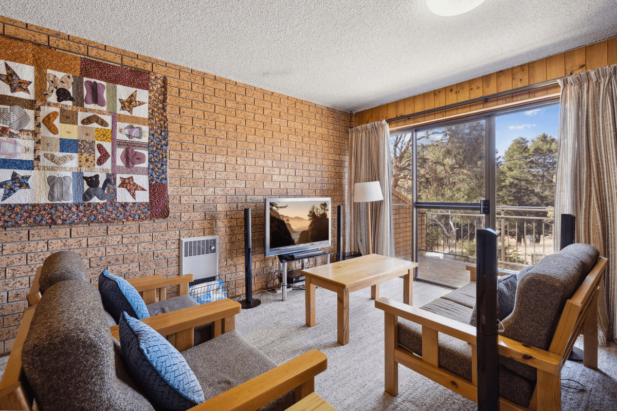 2/33 Cobbon Crescent, Jindabyne, NSW 2627