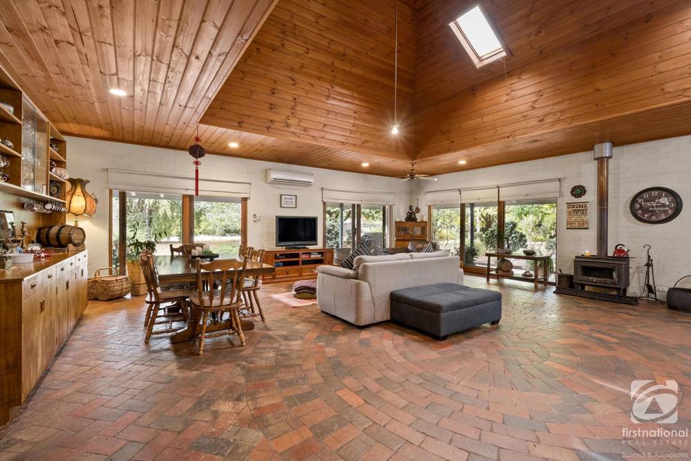 206 Alma Road, Beechworth, VIC 3747