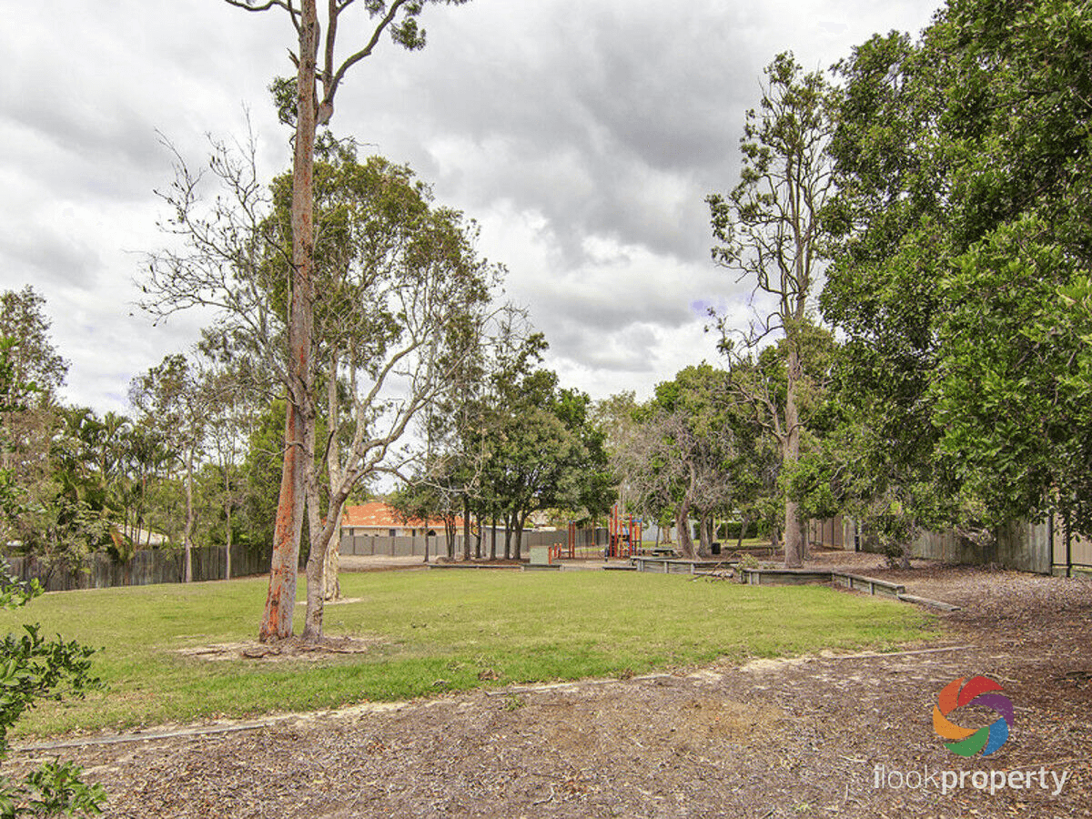 8 Springfield Crescent, PARKINSON, QLD 4115