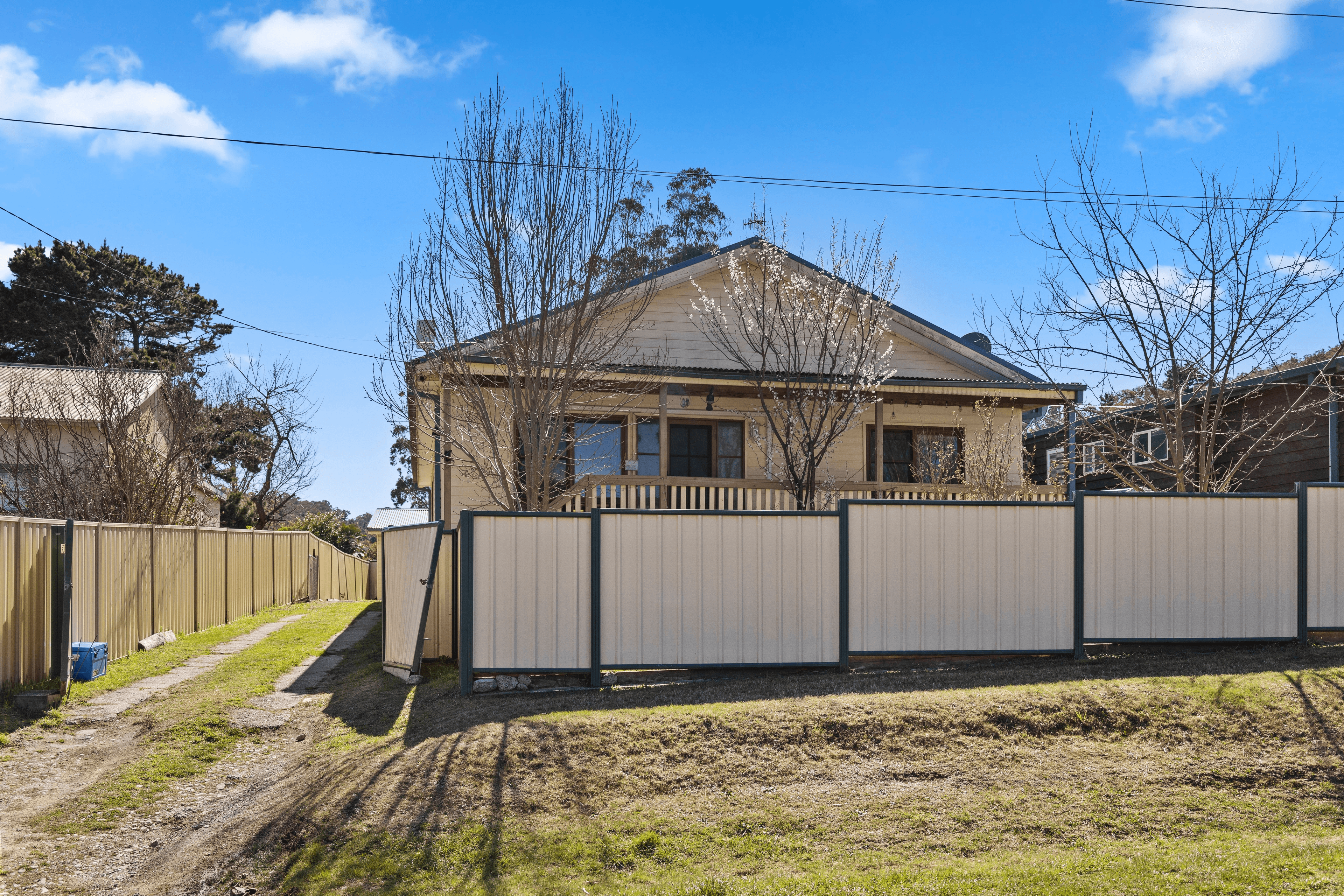 11 Wattle Ave, Captains Flat, NSW 2623