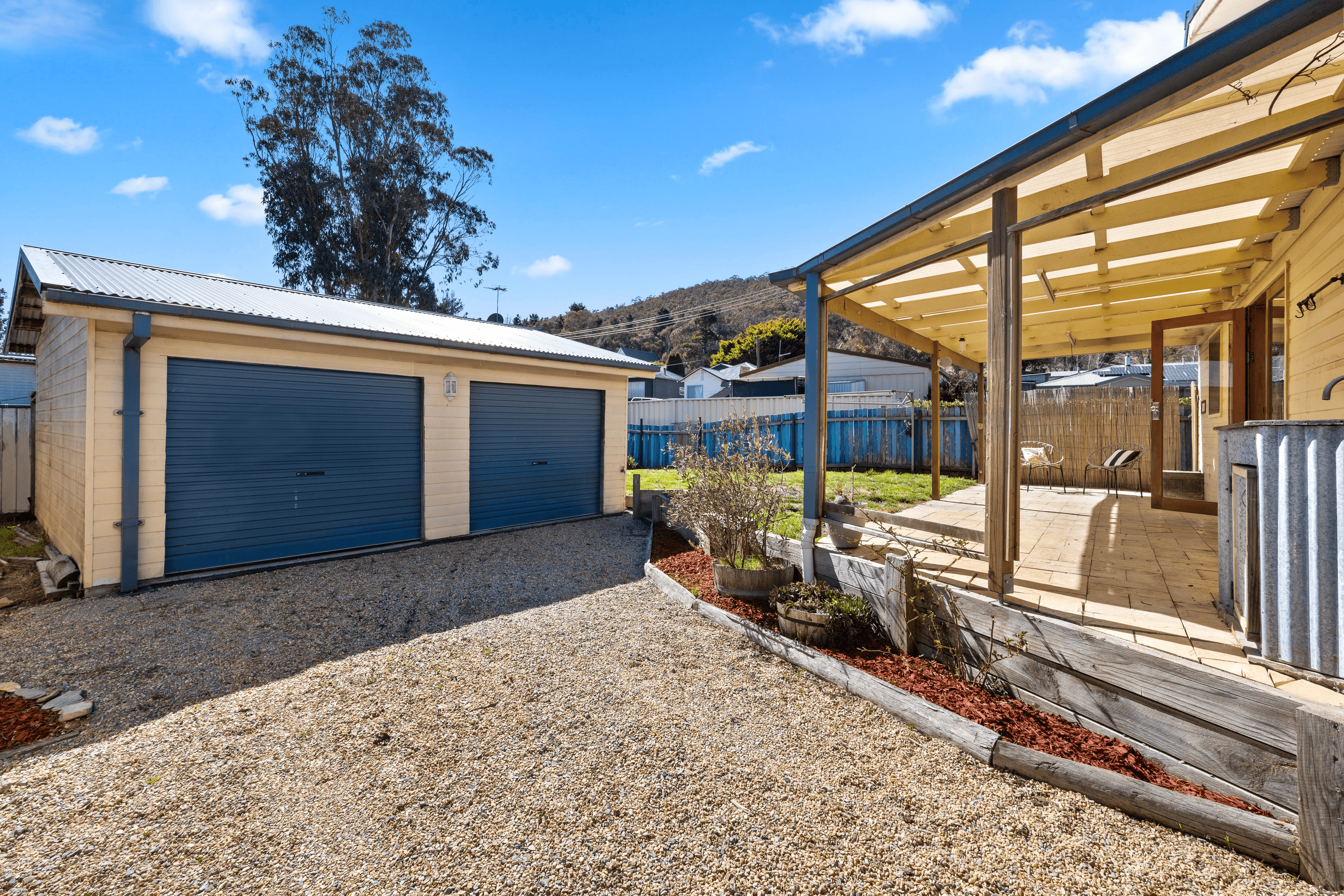 11 Wattle Ave, Captains Flat, NSW 2623