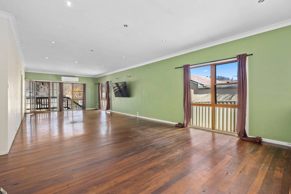 11 Wattle Ave, Captains Flat, NSW 2623