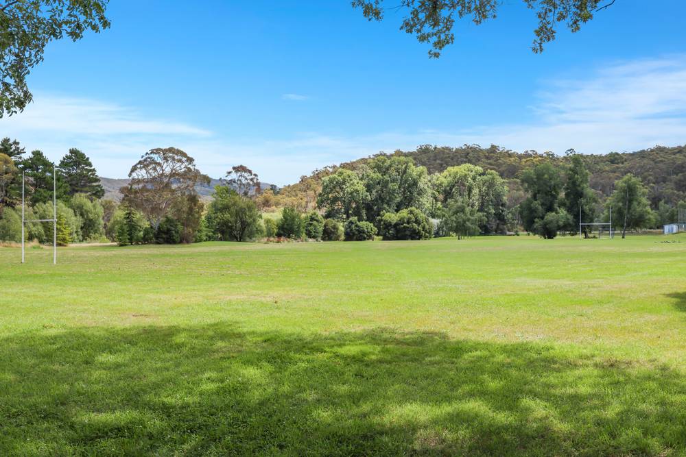 11 Wattle Ave, Captains Flat, NSW 2623