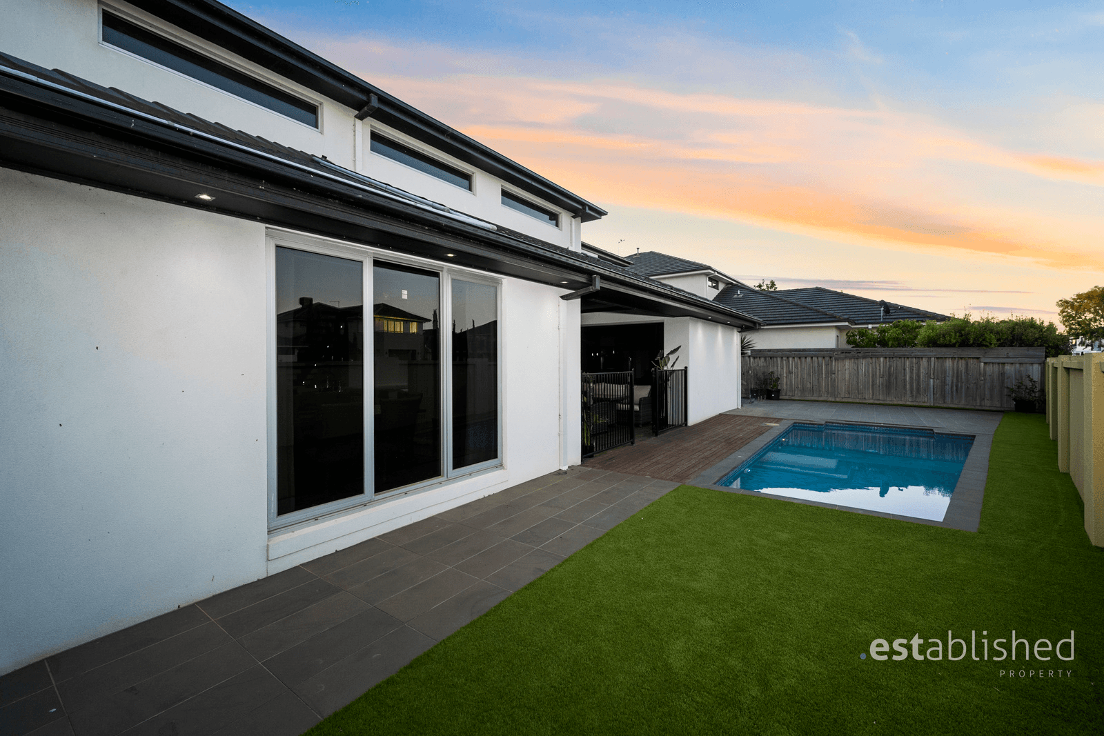 6 Sundowner Place, SANCTUARY LAKES, VIC 3030