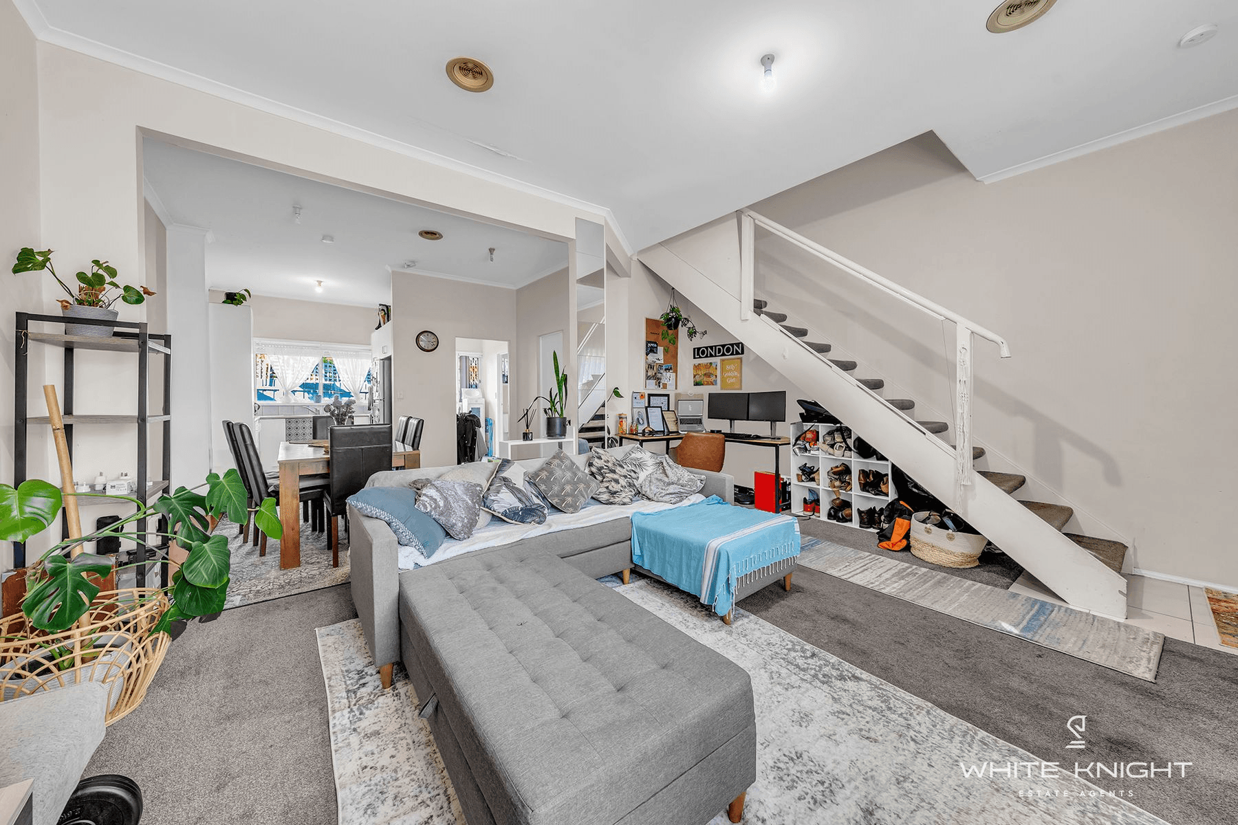 2/4 Camphora Place, St Albans, VIC 3021