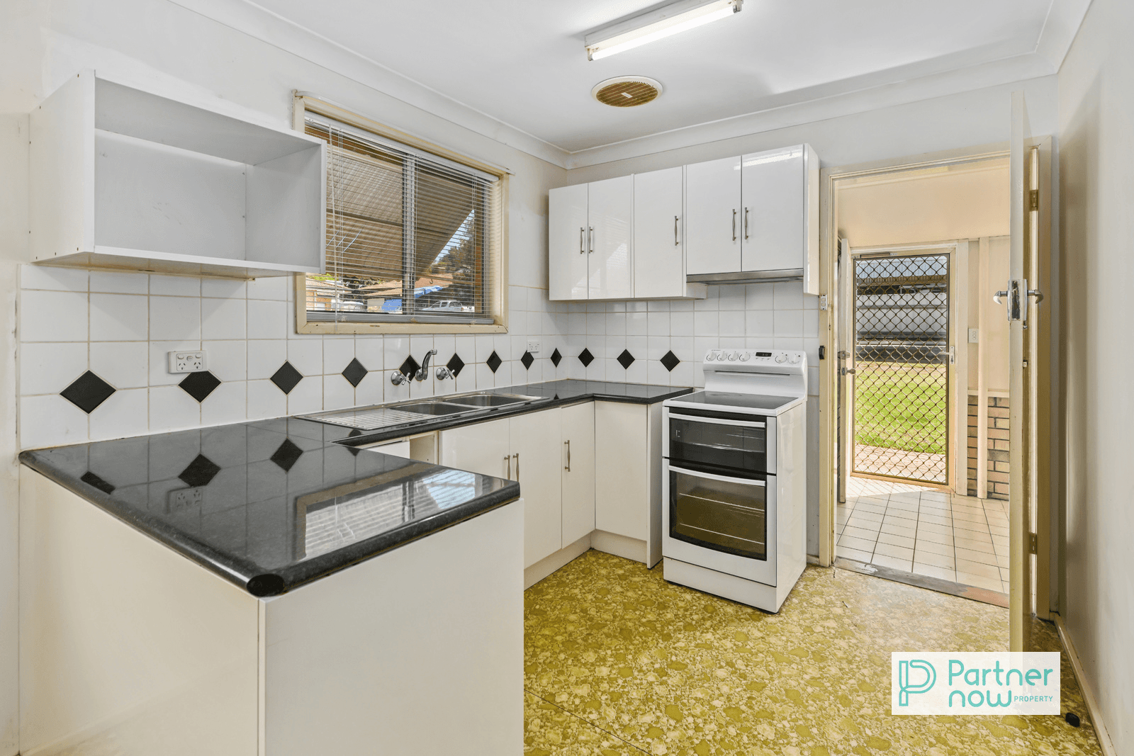 16 Brolga Crescent, TAMWORTH, NSW 2340