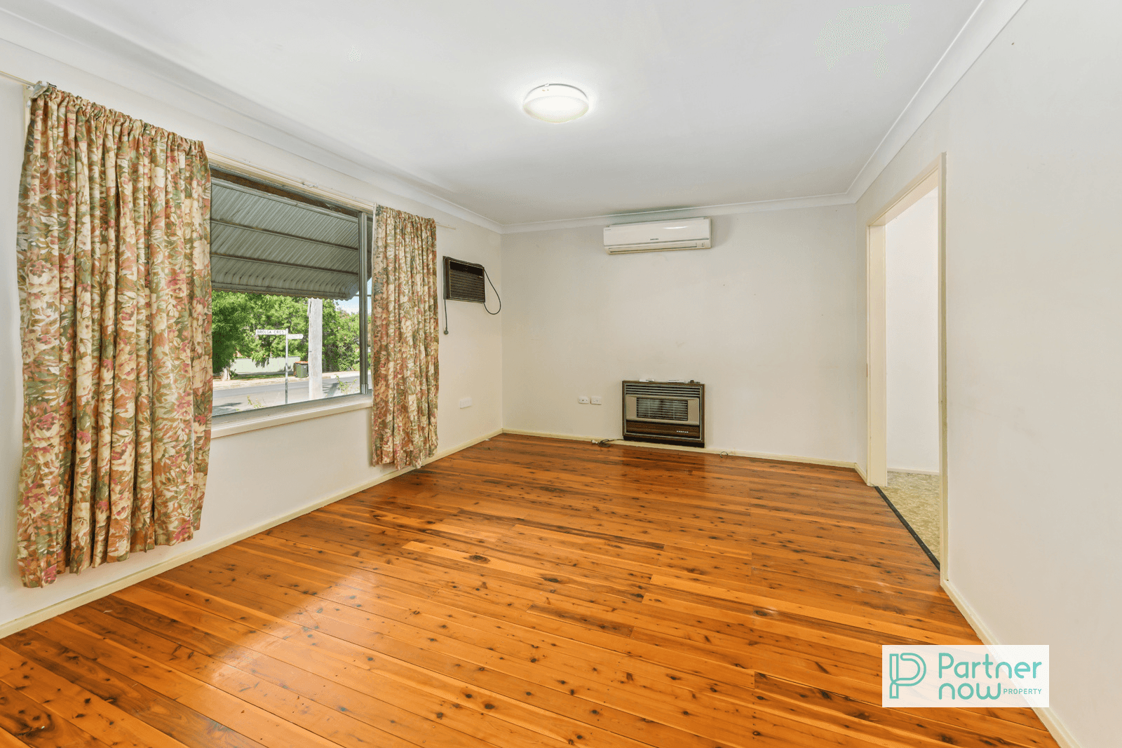 16 Brolga Crescent, TAMWORTH, NSW 2340