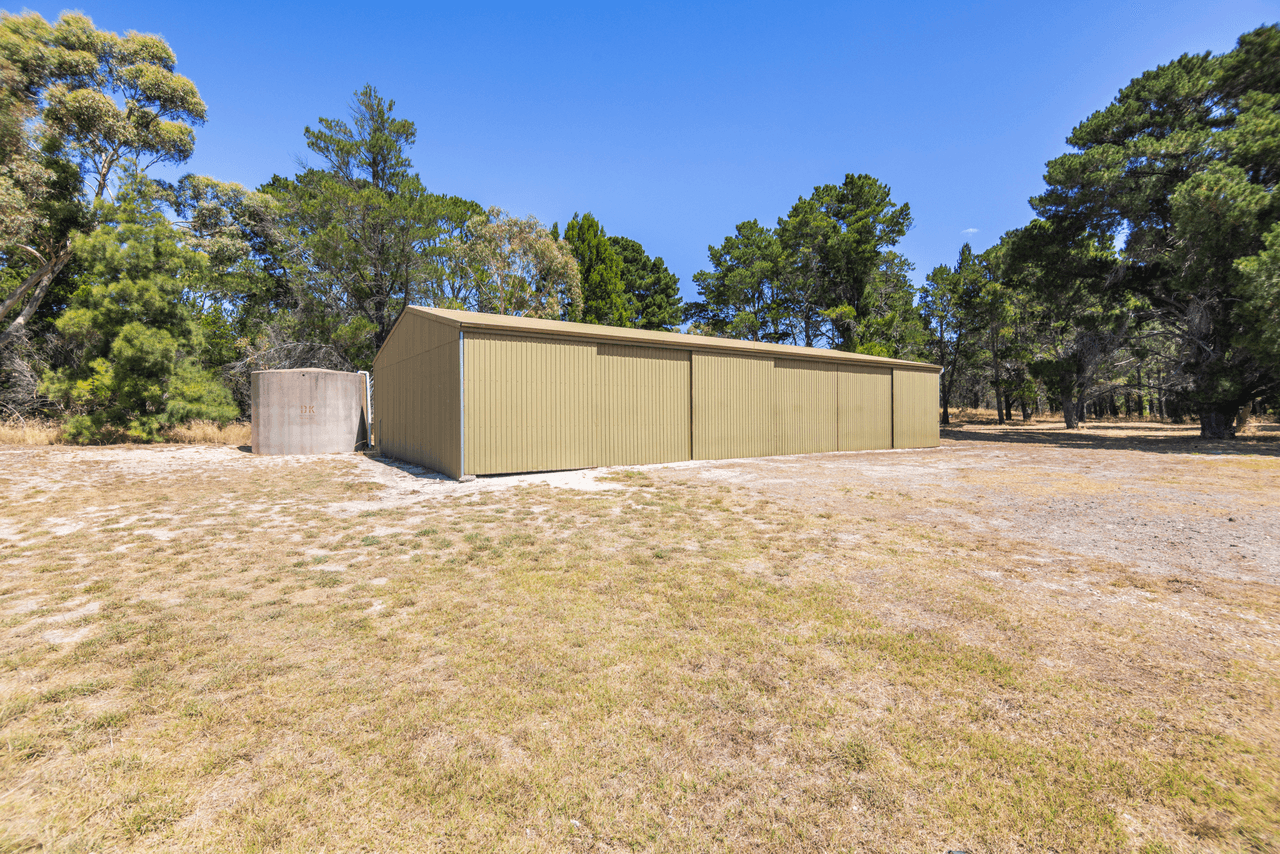 24 Jones Lane, QUANTONG, VIC 3401