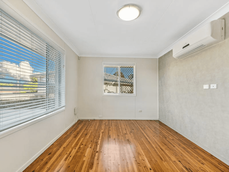 8 Veronica Court, CENTENARY HEIGHTS, QLD 4350