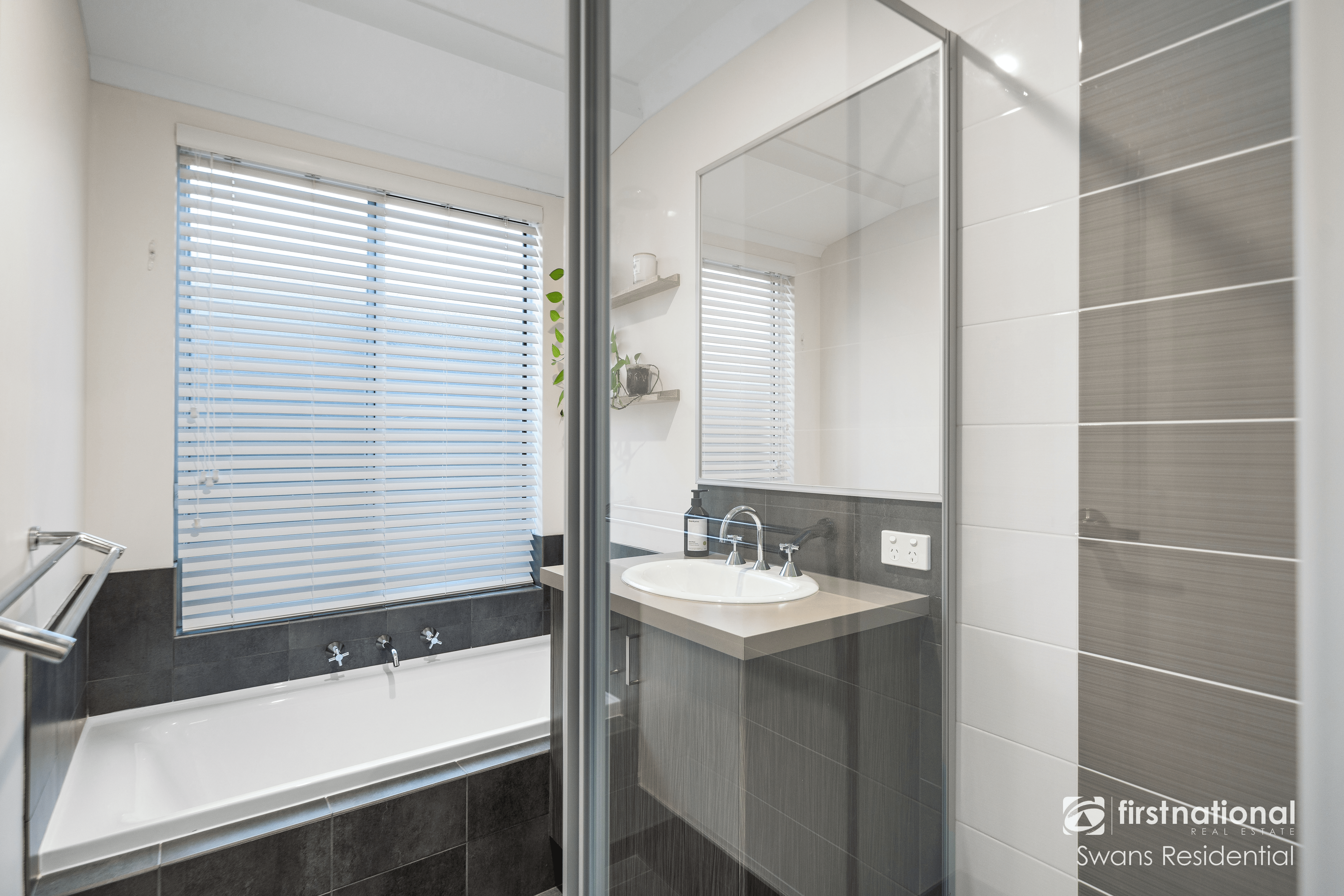 15 Limone Street, AVELEY, WA 6069