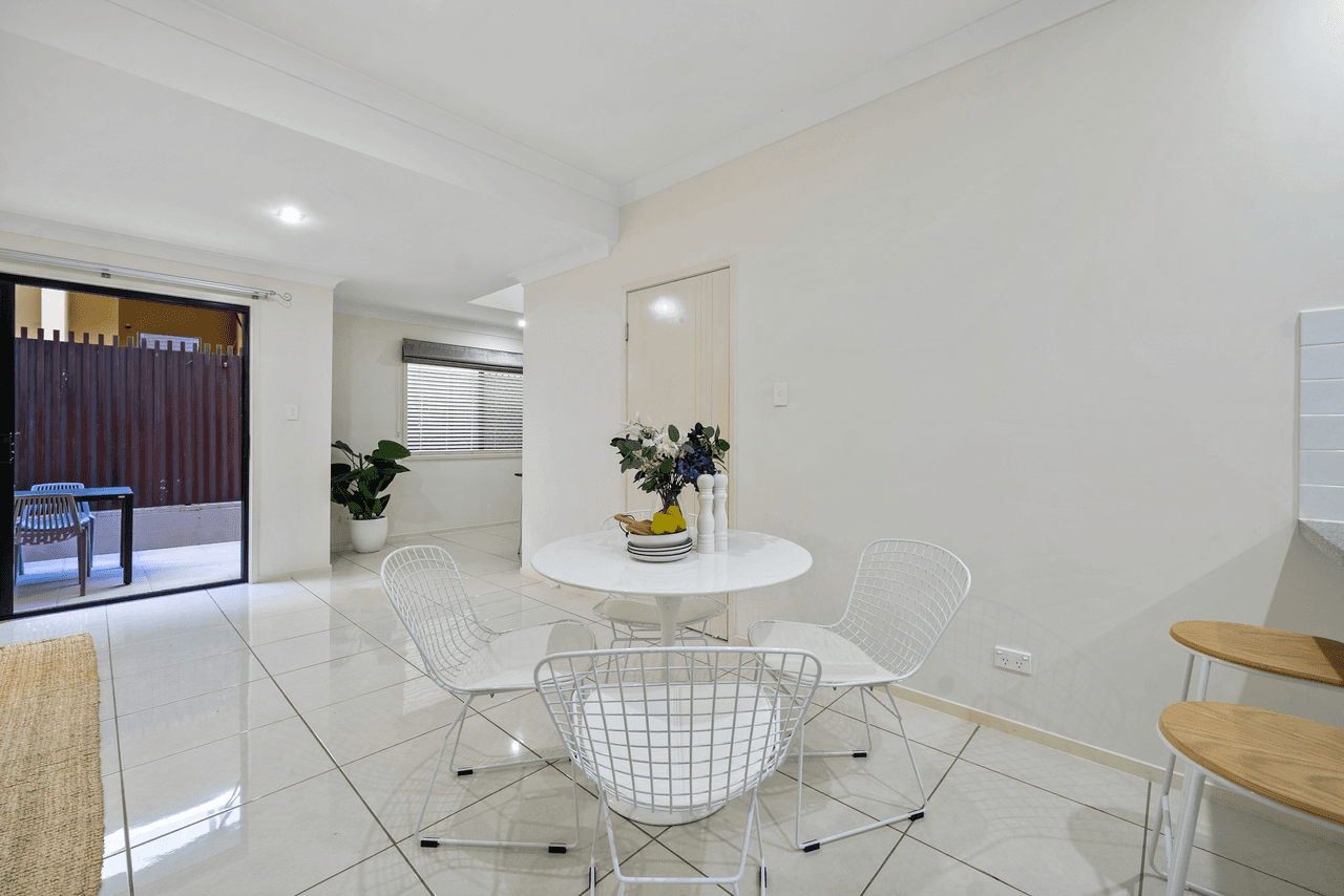 4/12-14 Georgina Street, WOODY POINT, QLD 4019