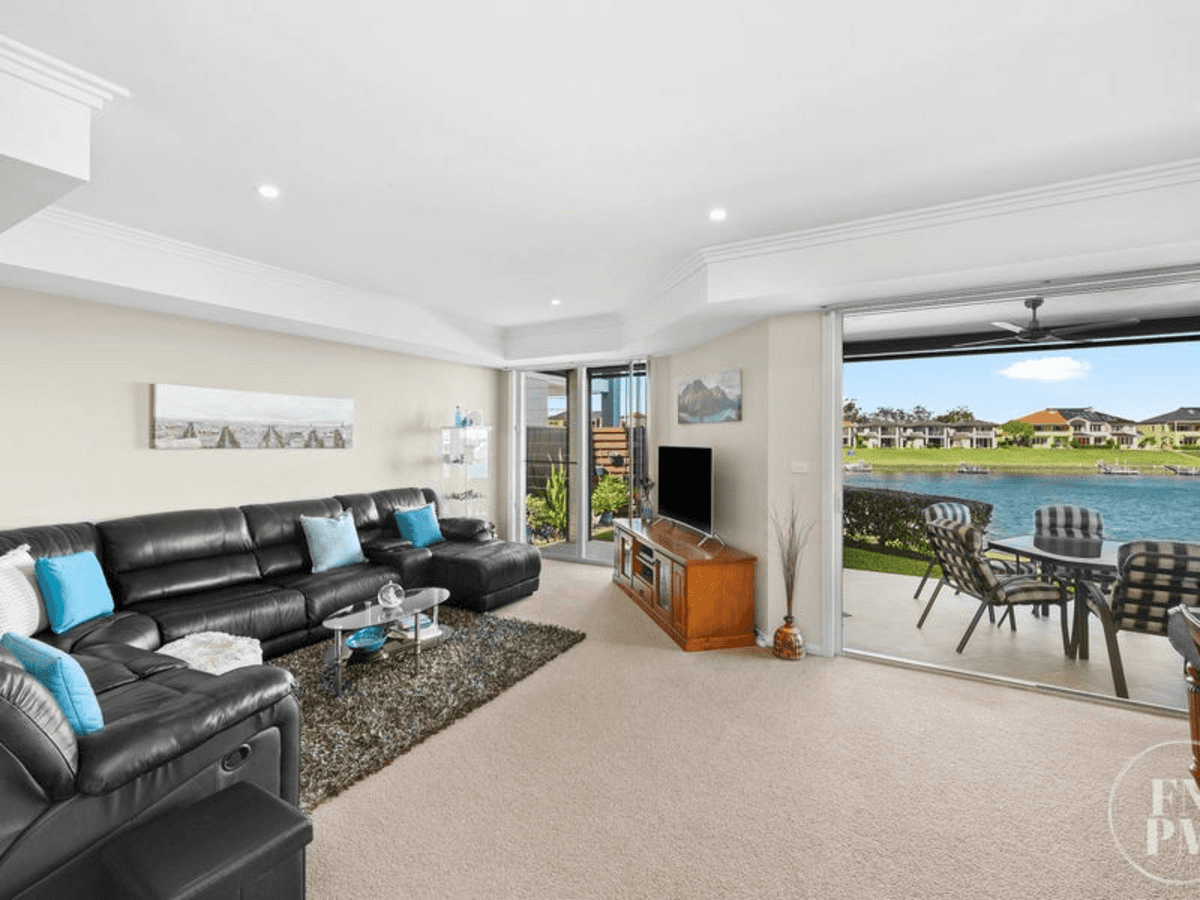 2/1 Harbourside Crescent, PORT MACQUARIE, NSW 2444