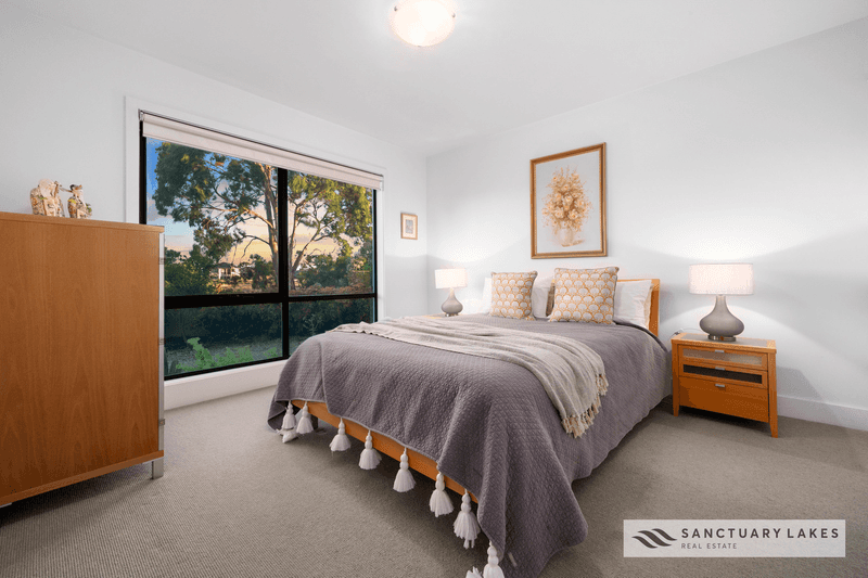 2 Eagleview Place, SANCTUARY LAKES, VIC 3030