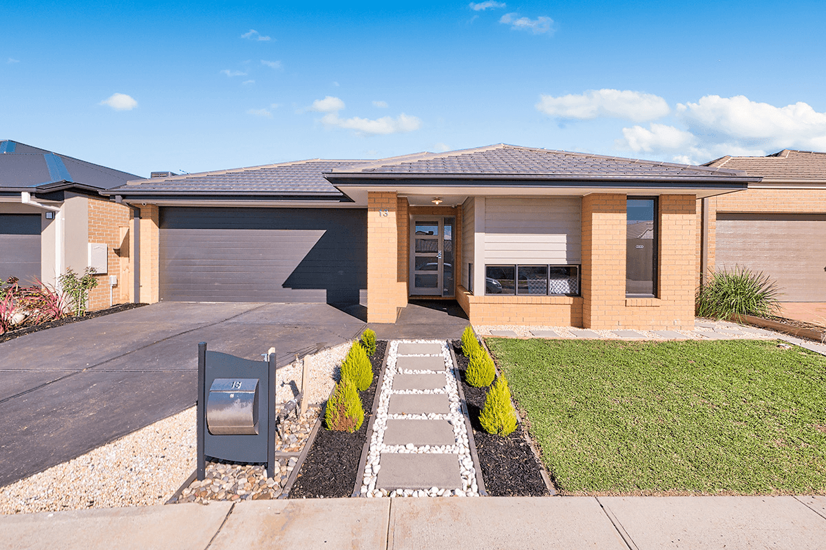 13 Greenglade Way, CRANBOURNE EAST, VIC 3977