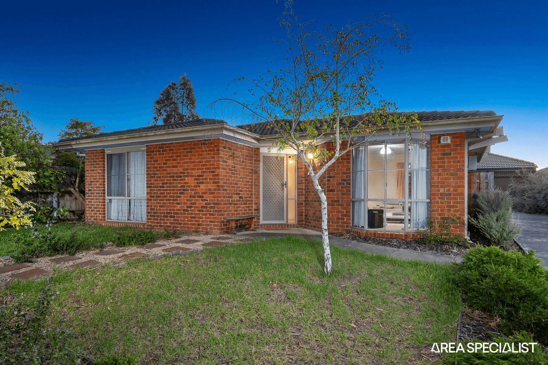 1/143 Monahans Road, Cranbourne West, VIC 3977