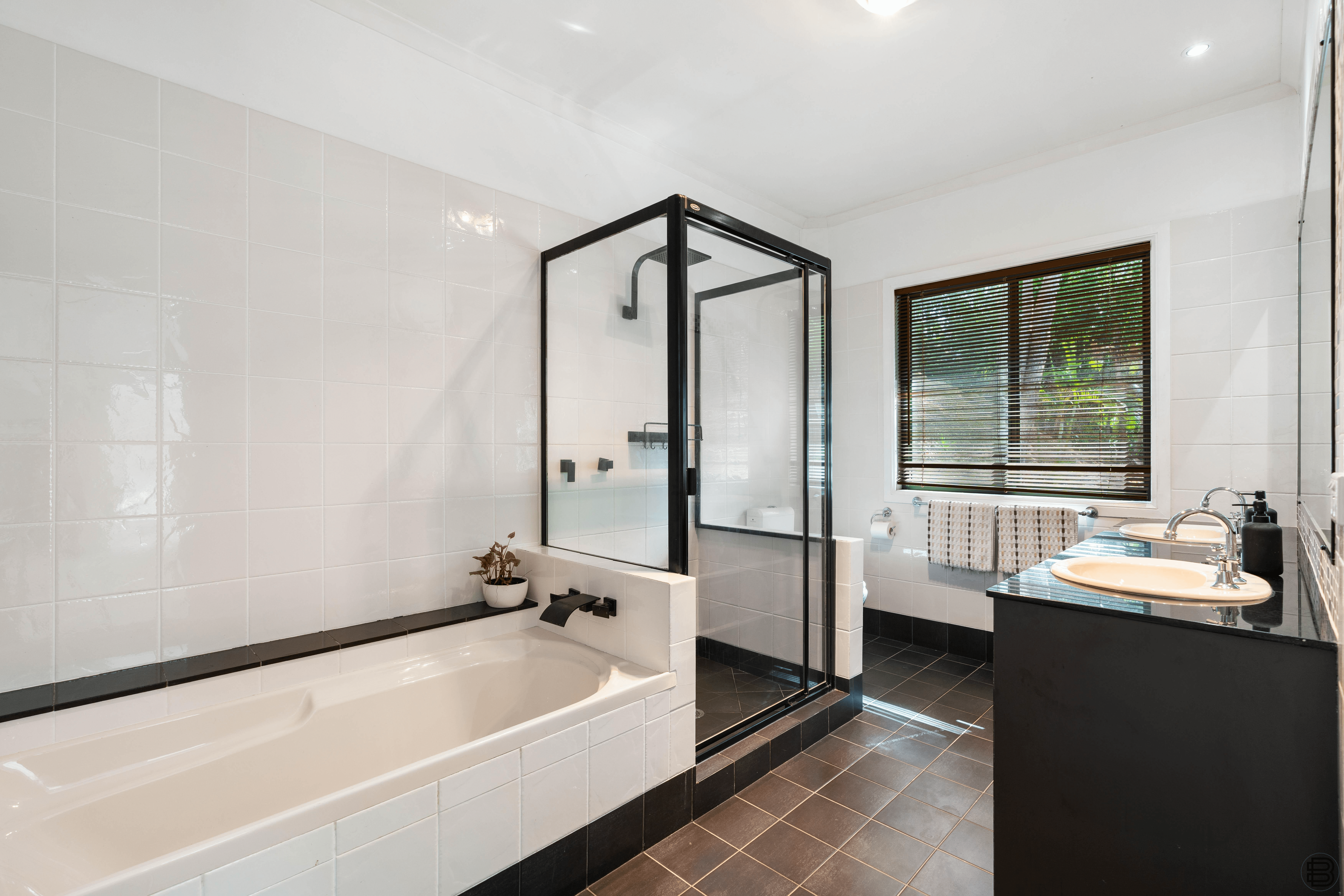 6-8 Bond Court, DOONAN, QLD 4562