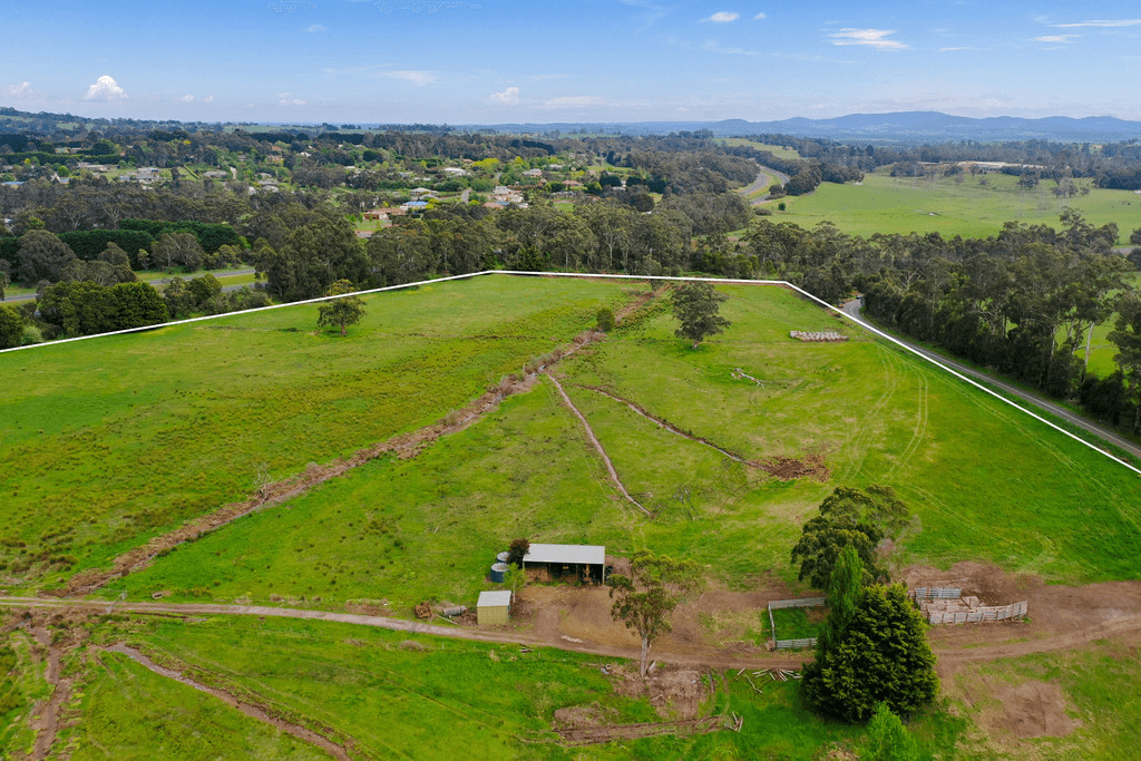 10  Walton Road, DROUIN WEST, VIC 3818