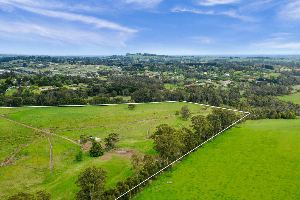 10  Walton Road, DROUIN WEST, VIC 3818