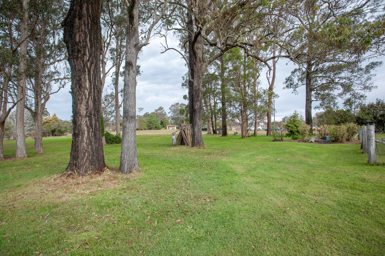 2 Kristanne Close, TAREE, NSW 2430