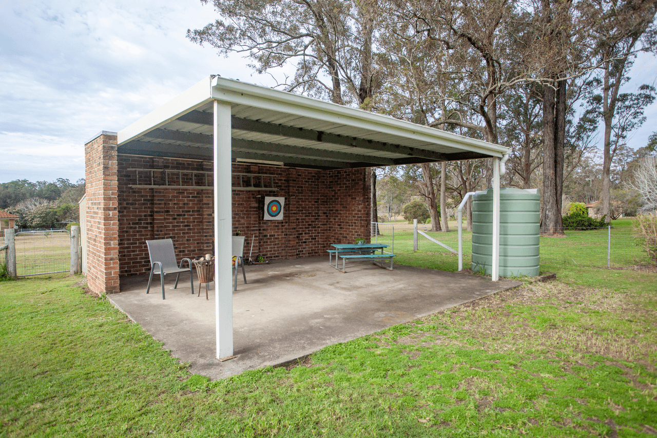 2 Kristanne Close, TAREE, NSW 2430