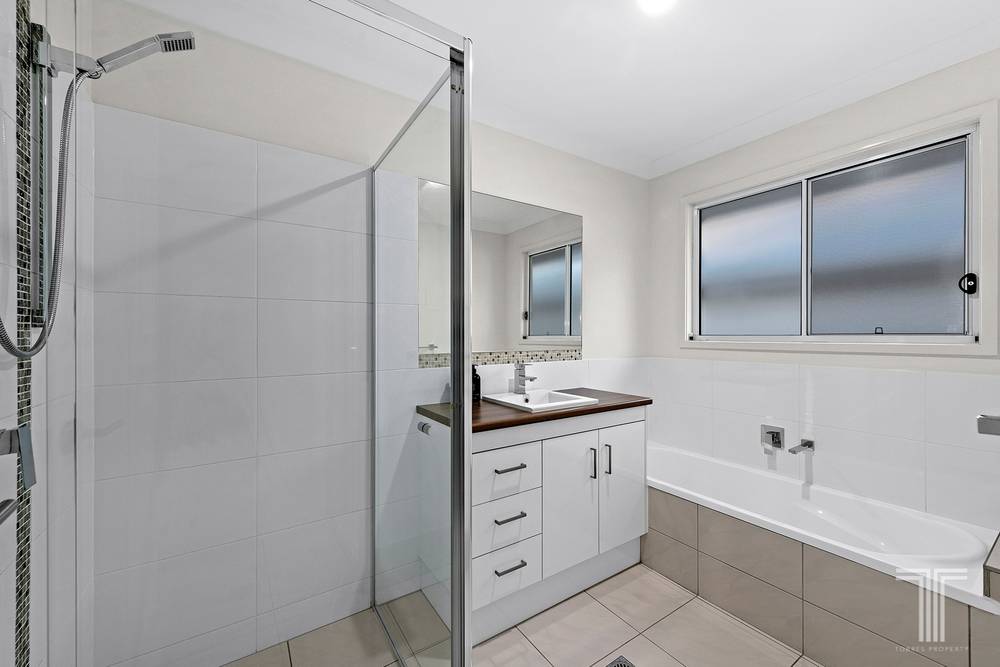 25 Moreton Avenue, Wynnum, QLD 4178