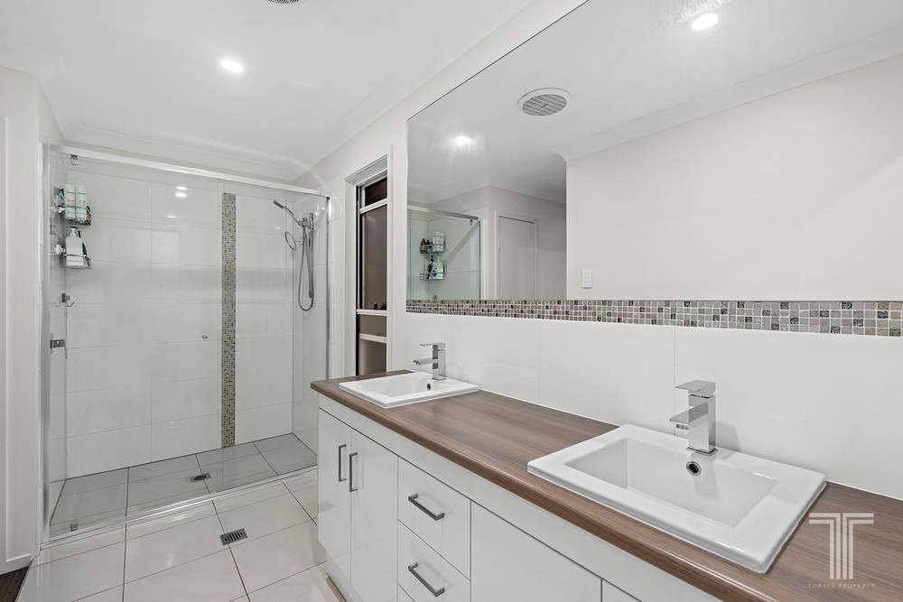 25 Moreton Avenue, Wynnum, QLD 4178