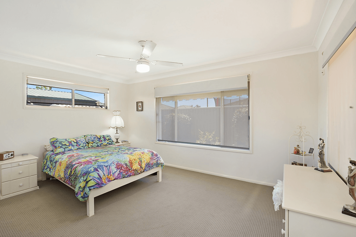 1/2 Troon Court, Banora Point, NSW 2486
