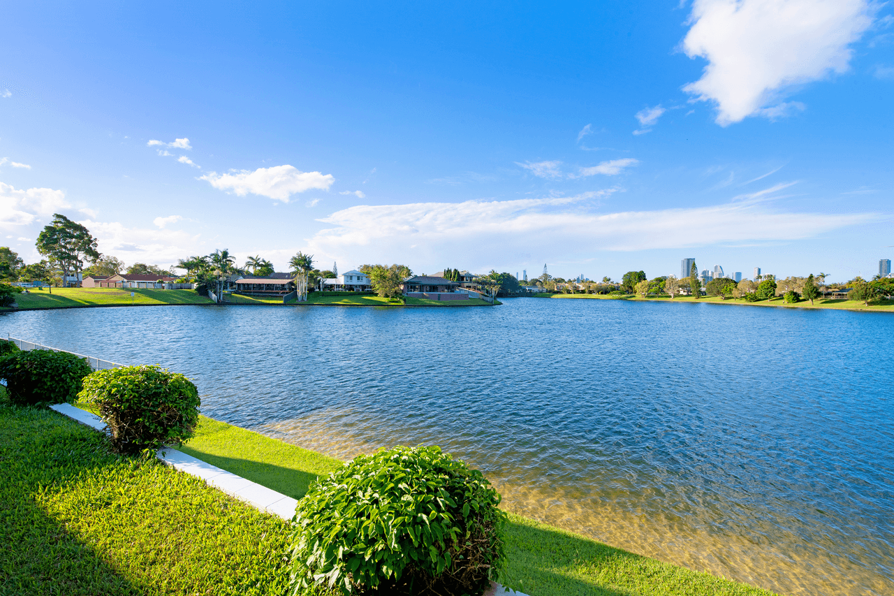 38 Wild Duck Drive, MERMAID WATERS, QLD 4218