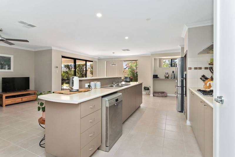 4 Archimedes Crescent, TAPPING, WA 6065