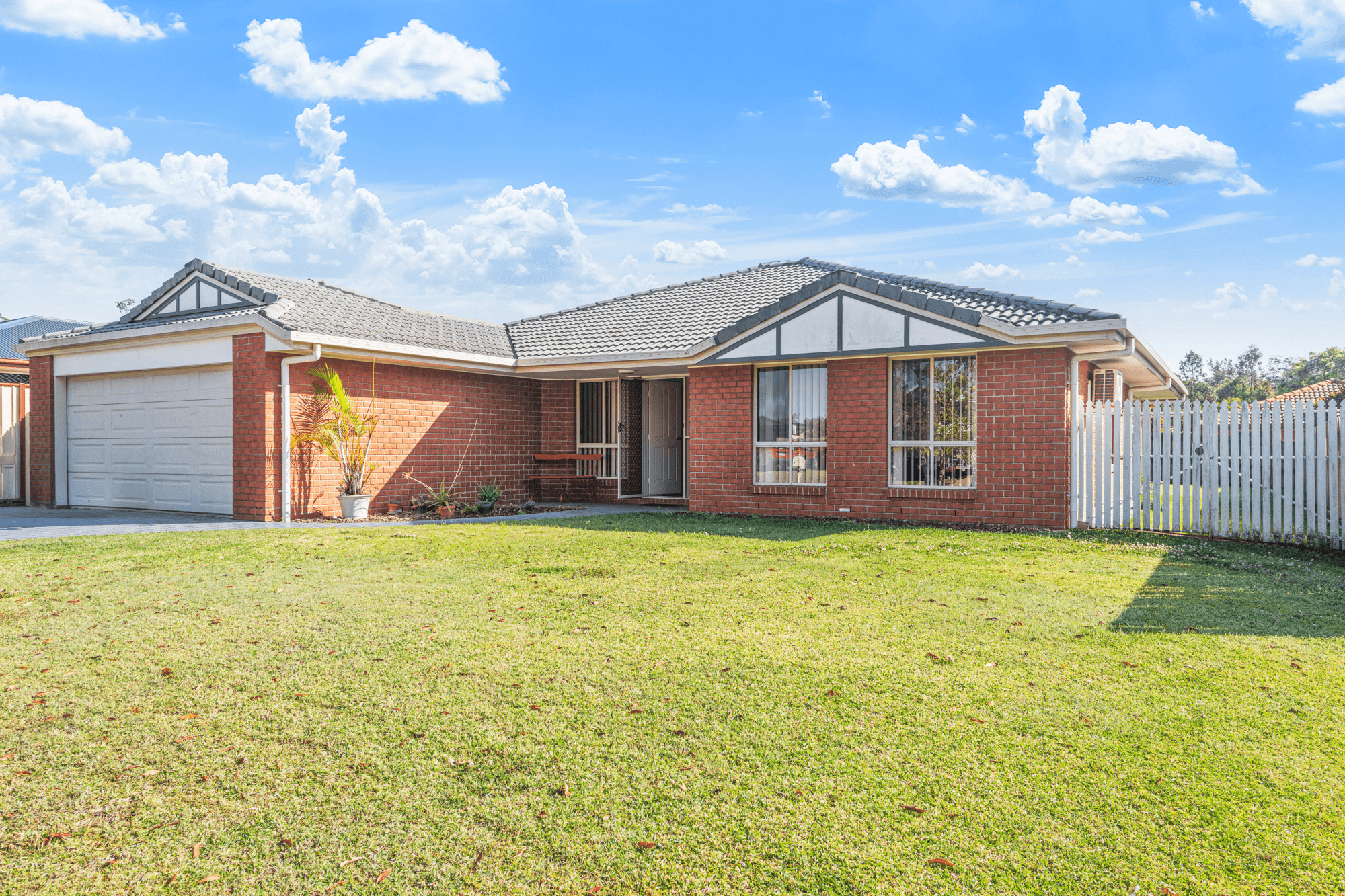 9 Edwin Drive, LANDSBOROUGH, QLD 4550