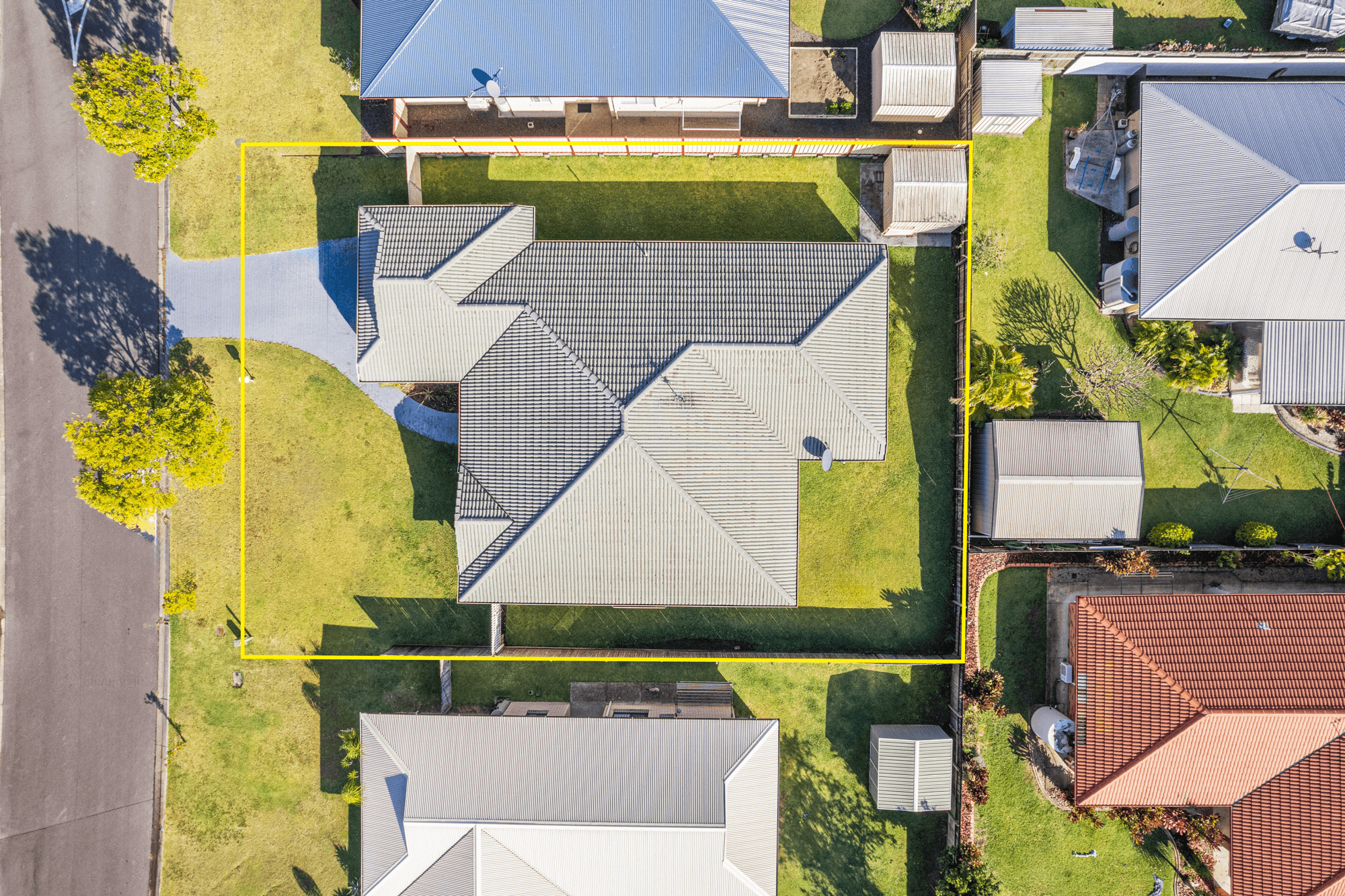 9 Edwin Drive, LANDSBOROUGH, QLD 4550