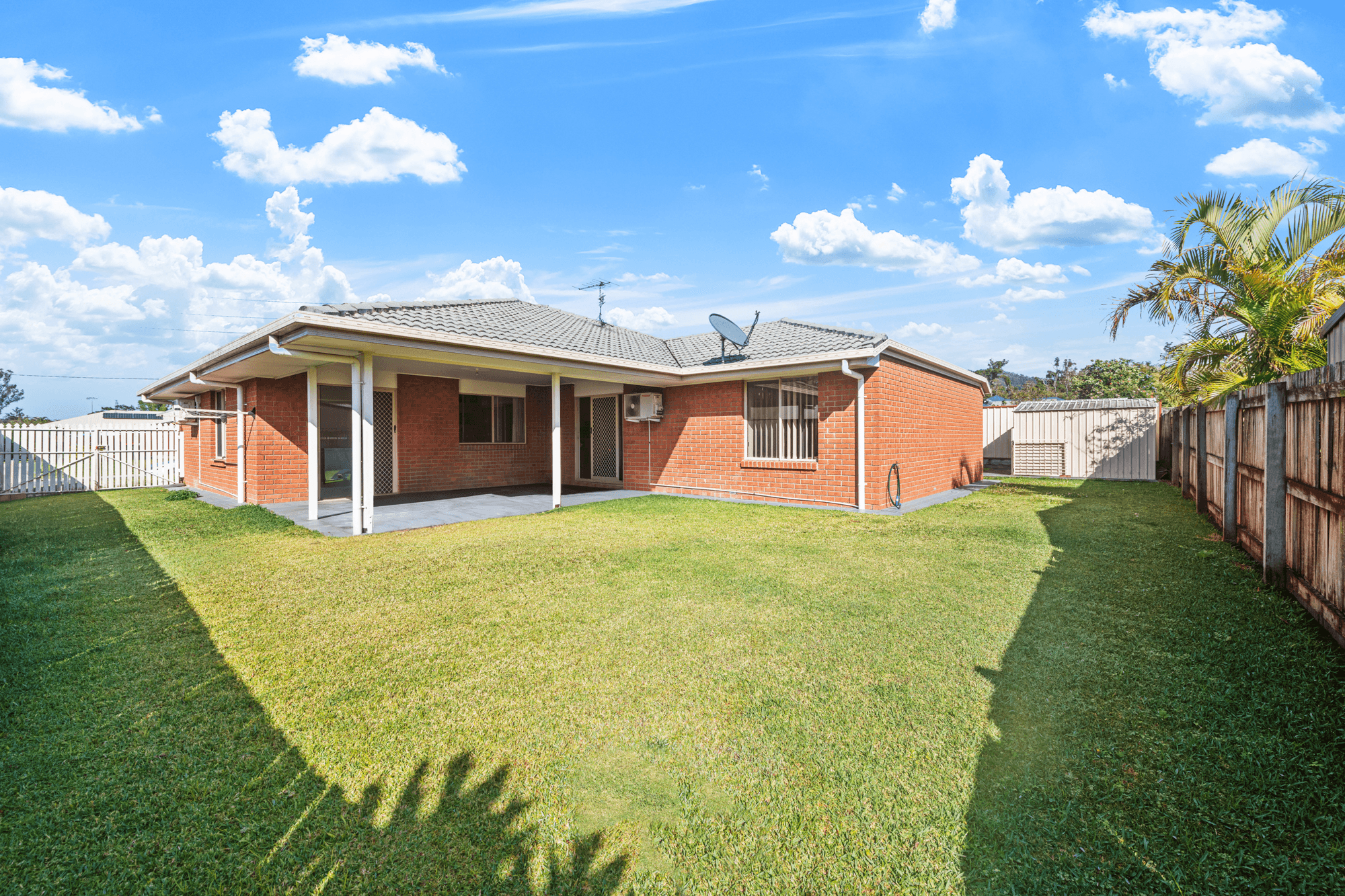 9 Edwin Drive, LANDSBOROUGH, QLD 4550