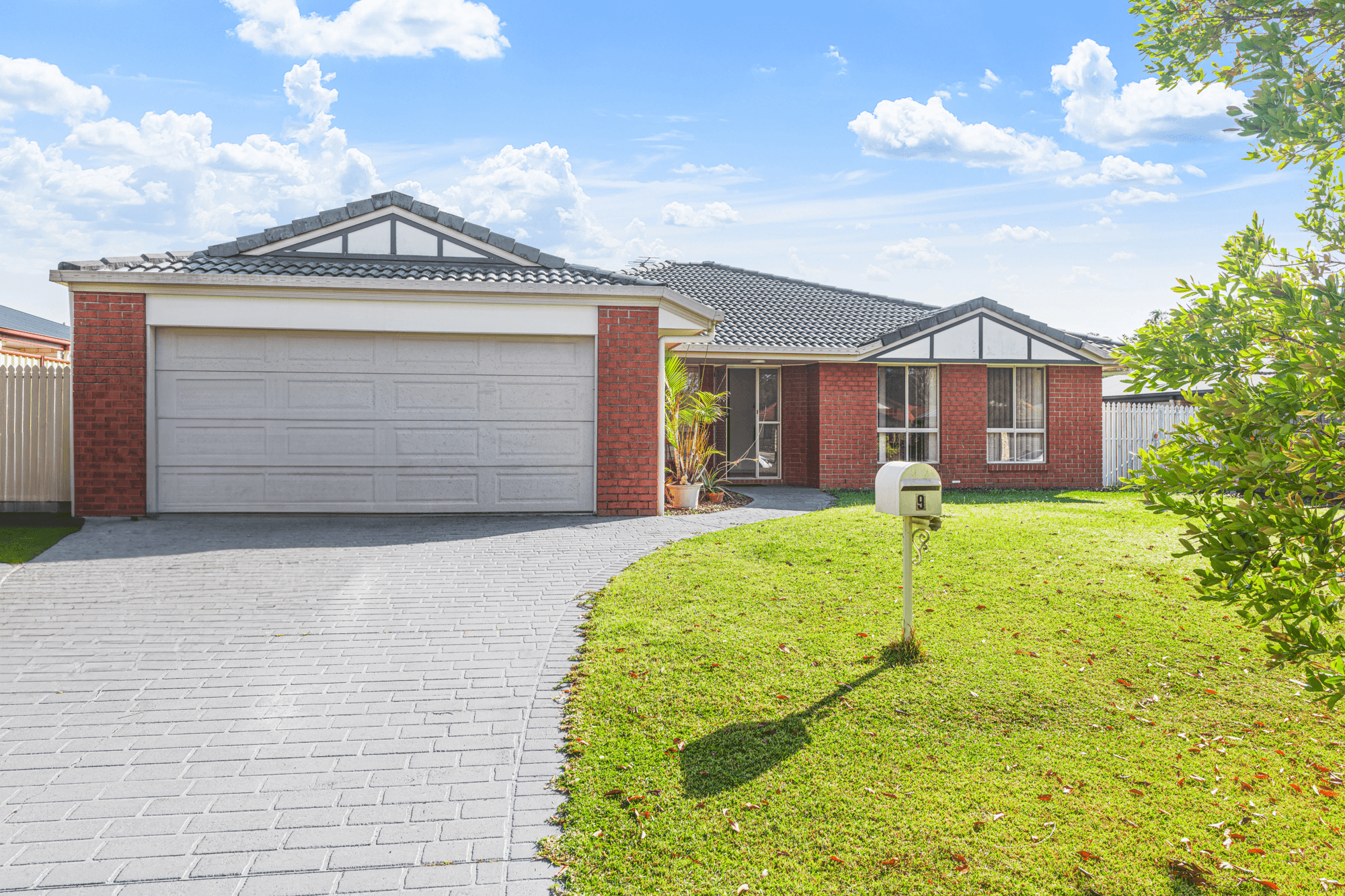 9 Edwin Drive, LANDSBOROUGH, QLD 4550