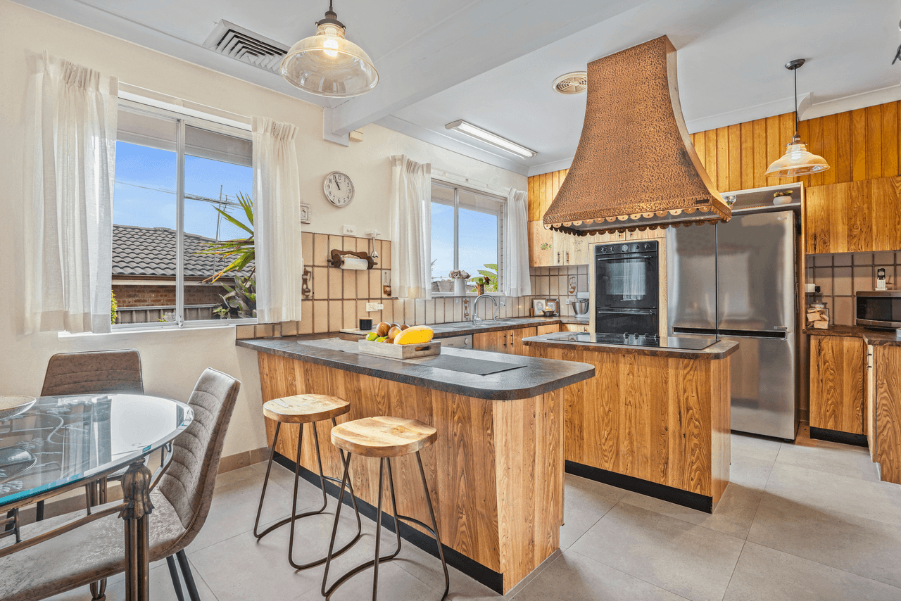 4 Cobar Close, WAKELEY, NSW 2176