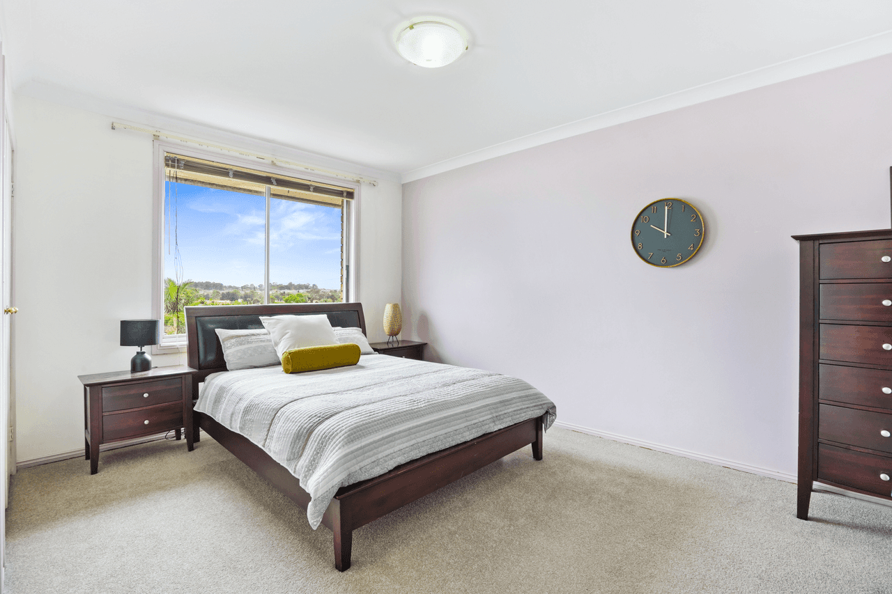4 Cobar Close, WAKELEY, NSW 2176