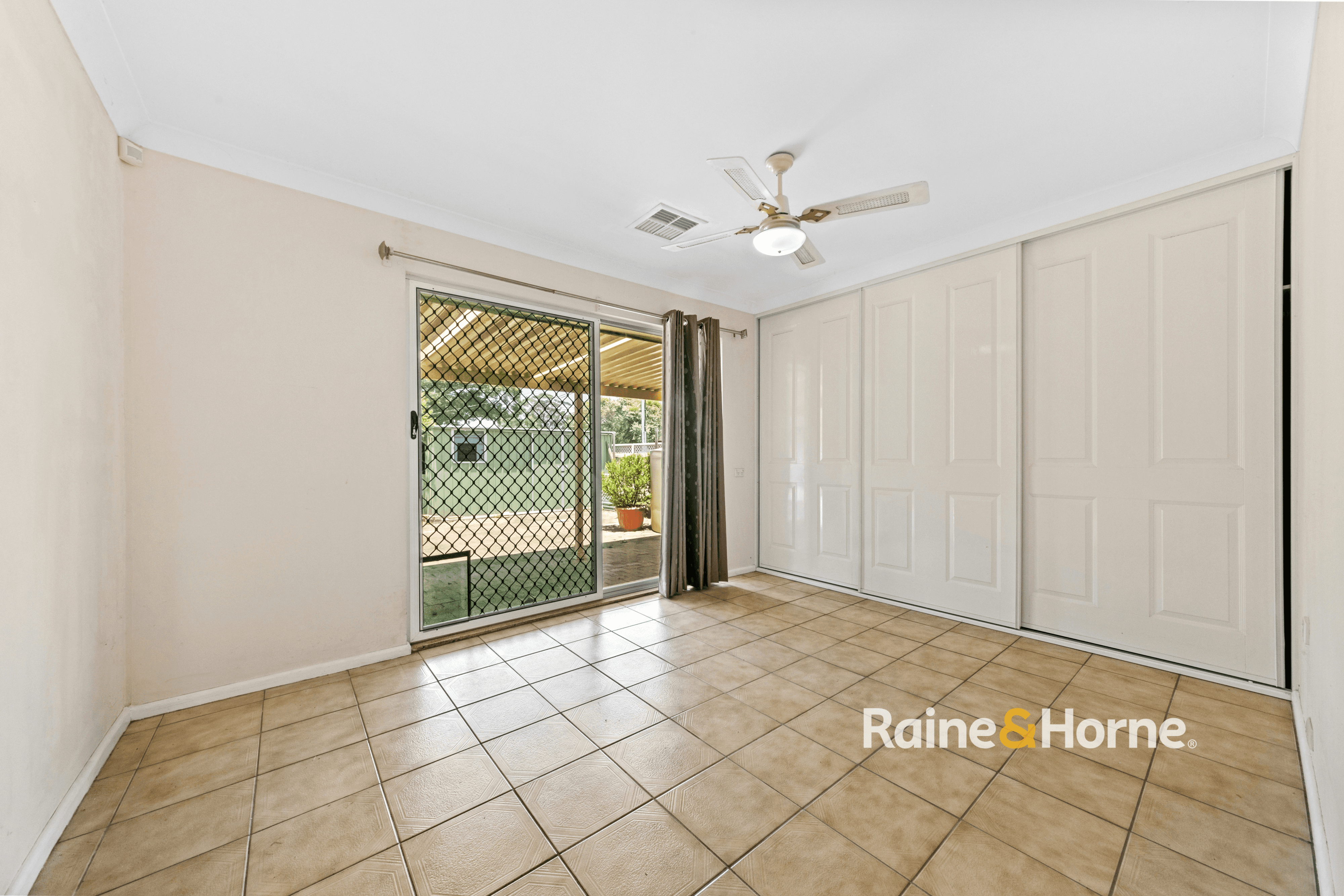 5 Robin Crescent, WOY WOY, NSW 2256