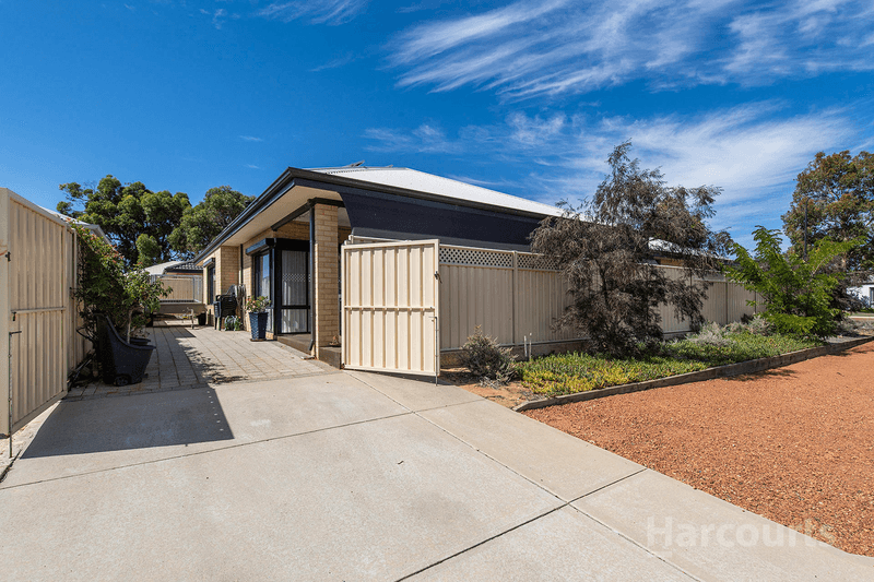 7 Indoon Way, LAKELANDS, WA 6180